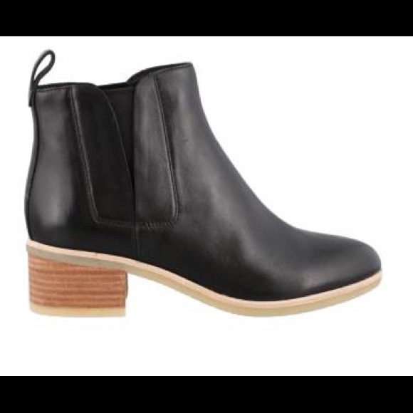 Clarks Shoes - Clark’s Original phenia crescent bootie, sz 10